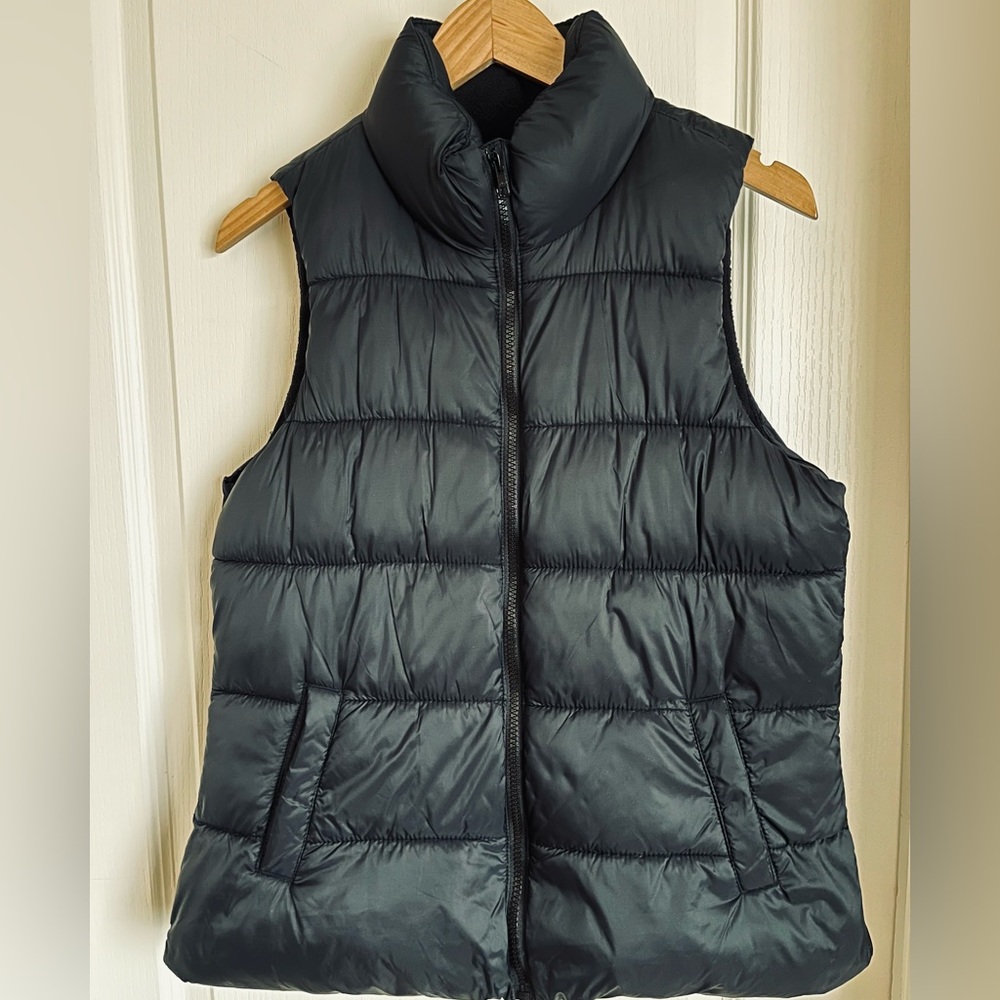❄️ Old Navy Black Vest